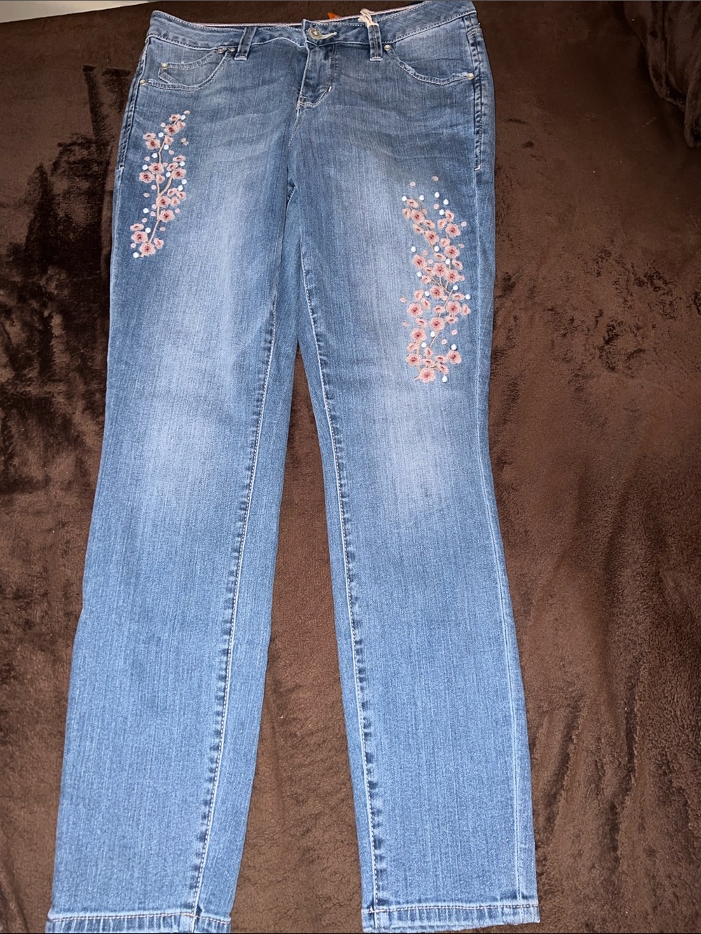 Jag Jeans Skinny Mid Rise Blue Jeans with Tan/Brown/White Floral Embroidery